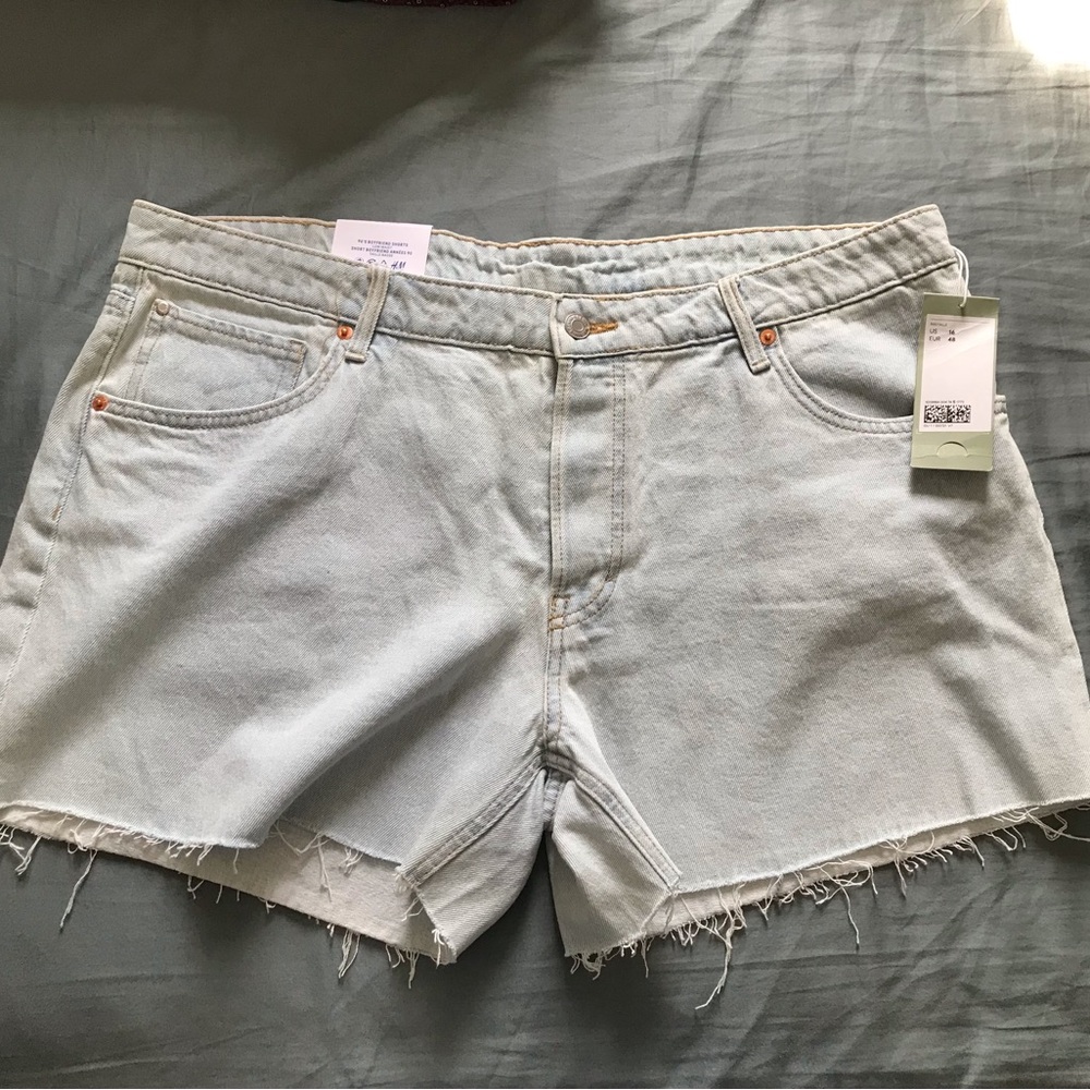 H & M Women's NWT 90's Boyfriend Denim Shorts Low Waist Light Wash Loose 16